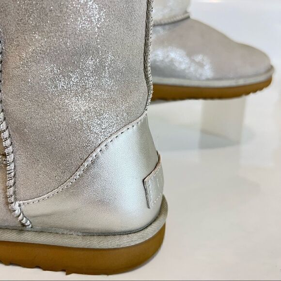 UGG Size 5 Metallic Silver Boot - Picture 3 of 9
